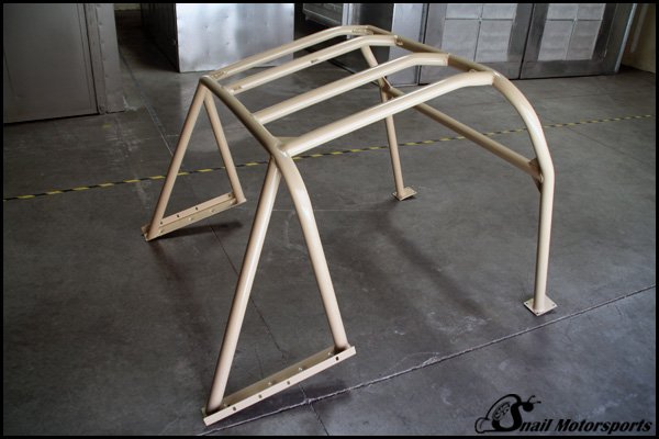 Jeep roll cage in Desert Tan RAL