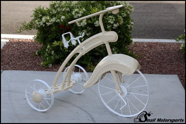 Antique 1928 tricycle in RAL 1015