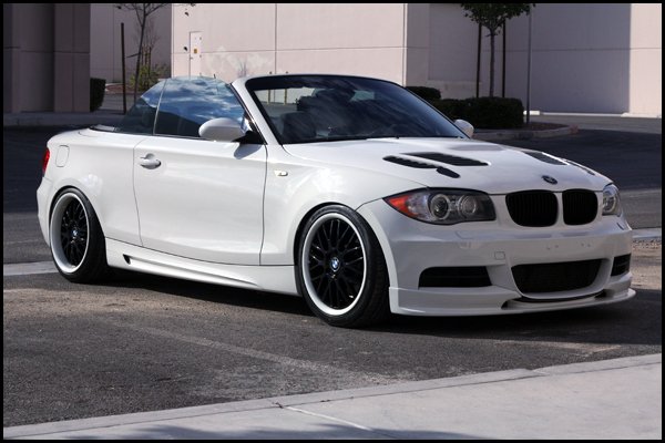 BMW 1 Series with Gloss White lips and Gloss Black centers