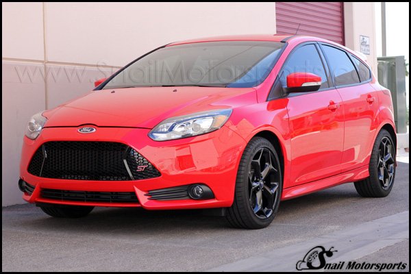 Ford Focus ST with Gloss Black wheels