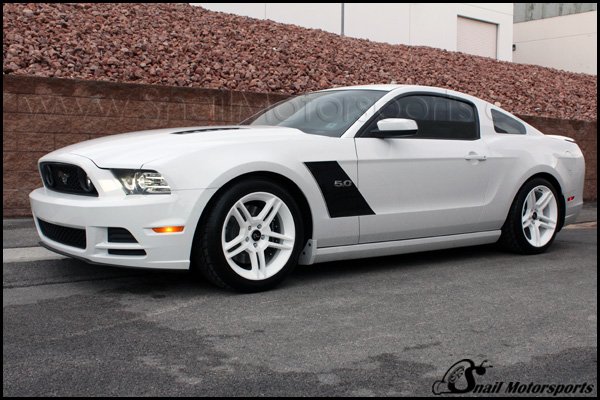 Ford Mustang witih Gloss White wheels