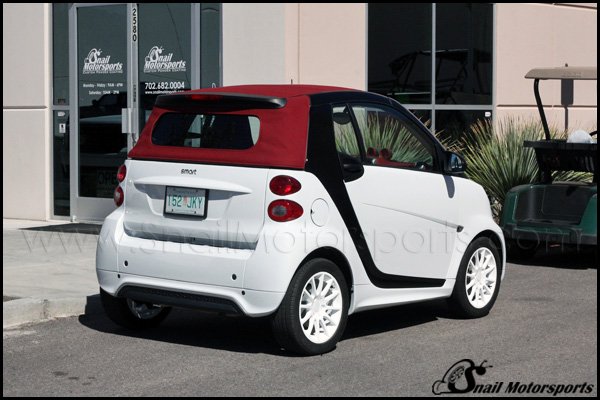 Smart Car convertible with Gloss White wheels
