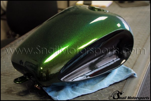 Bobber gas tank in Green & Black