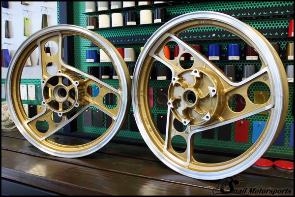 Wheels in Gold & Machined Lips