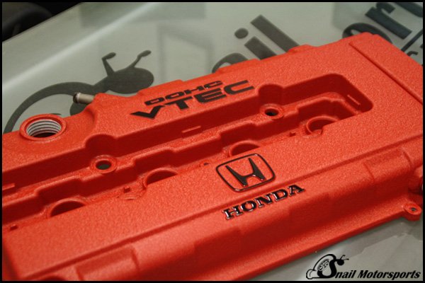 Honda valve cover in two-tone