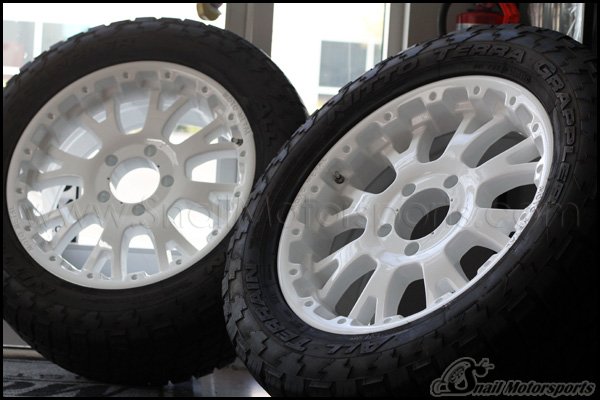 Moto Metal wheels in Gloss White