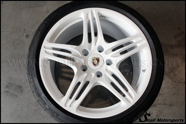 Porsche 911 wheel in Gloss White